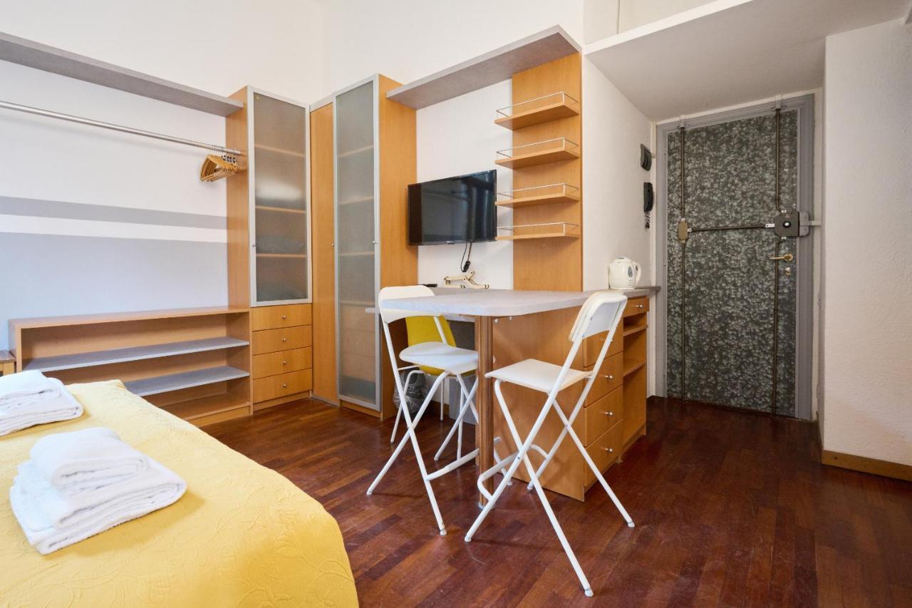 Artist Nadia'S Apartment In Porta Vercellina Mailand Exterior foto