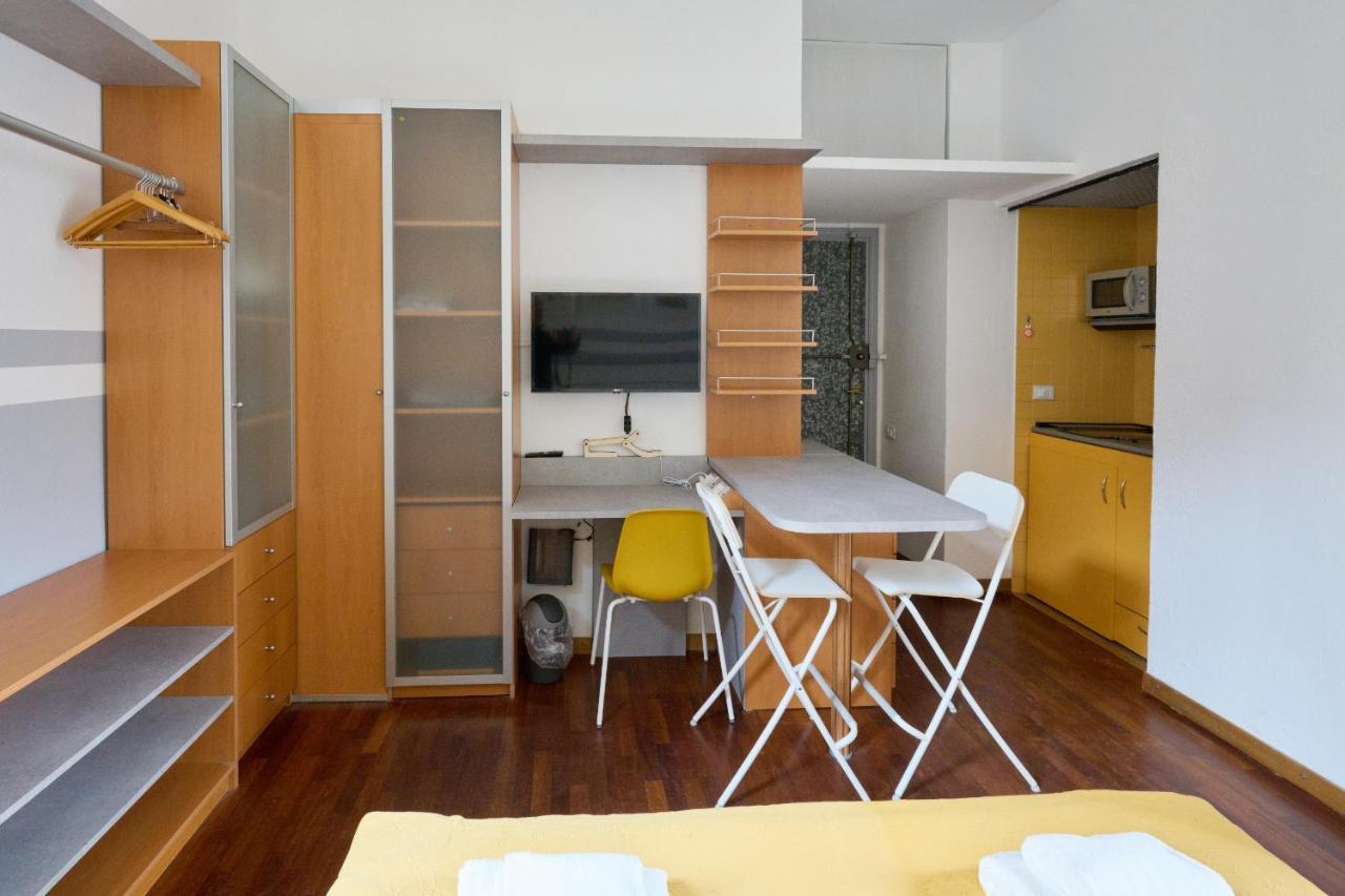 Artist Nadia'S Apartment In Porta Vercellina Mailand Exterior foto